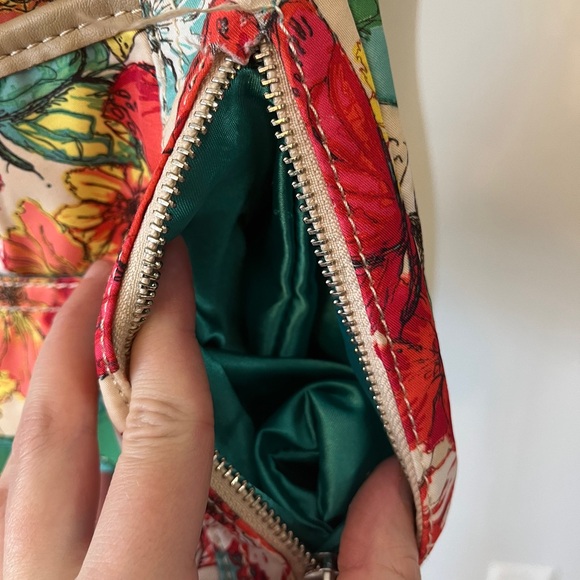 Women’s crossbody Tyler Rodan butterfly floral purse - Picture 4 of 16